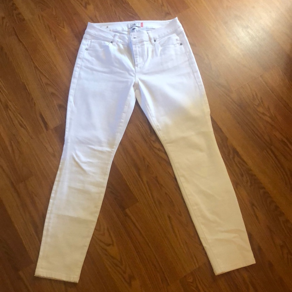 Cabi white denim skinny jeans! Never worn. Size 8